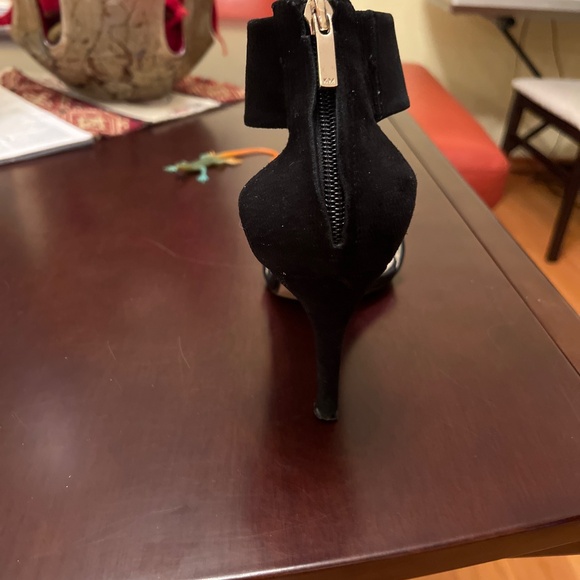 Shoes - Picture 4 of 4